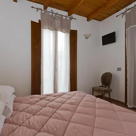 Il Casale Del Giglio Bed and Breakfast