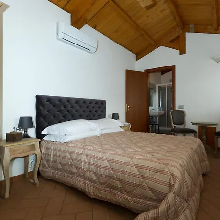 Il Casale Del Giglio 4*