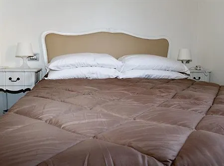 Il Casale Del Giglio Bed & Breakfast 2*